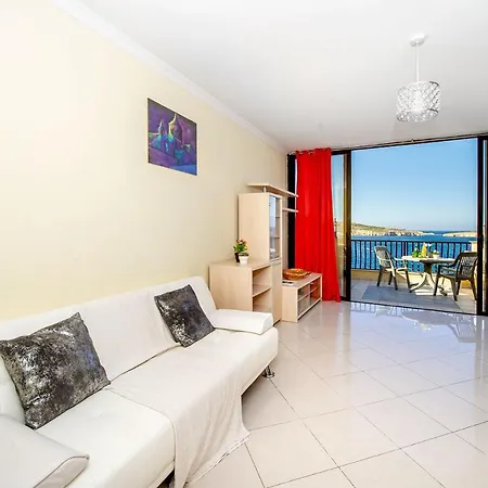 Fine Living Seacliff Apartment