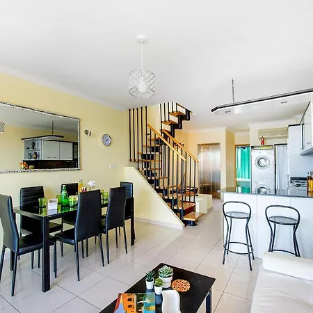 Fine Living Seacliff *