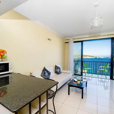 Fine Living Seacliff *