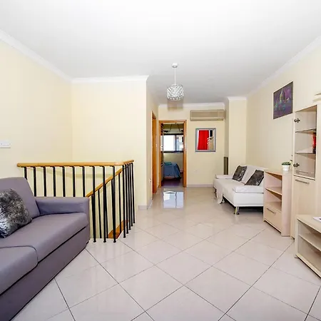 Fine Living Seacliff Apartment