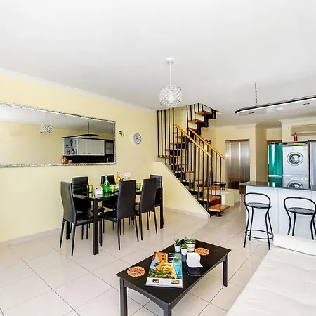 Fine Living Seacliff Apartment